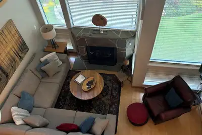 Image de Le plus grand condo au dernier étage modernisé de Greystone Lodge