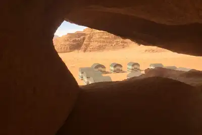 Image de Le camp de bédouins de Goo arrive en tant qu'invité en tant qu'ami