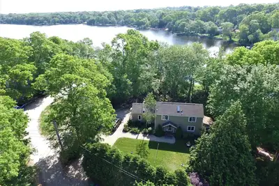 Image de Lakefront- Rhode Island; Indian Lake, Wakefield (223 Indian Trail South)
