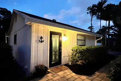 Image de Cottage 2br dans le centre de West Palm Beach