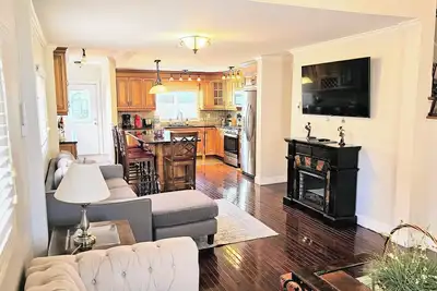 Image de Quaint Duplex 3br. Près de la plage, restaurants et magasins!