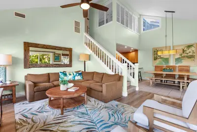 Image de Condo de luxe à Poipu Beach avec Ac w \/ 3 piscines incroyables et vue sur la montagne
