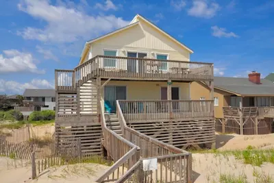 Image de 449 - Ocean Front Home avec une vue imprenable et un accès facile à la plage