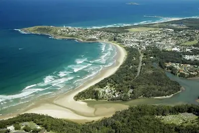 Image de Golden Cane Couples Retreat - Intimité au bord de l'eau à Woolgoolga, Coffs Harbour