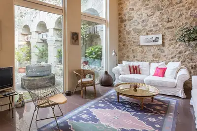 Image de Moulin à huile romantique du XVIIIe siècle, piscine, terrasse, jardins