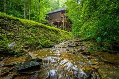 Image de \"Private Creek Cabin\" Très bien situé - Accès facile
