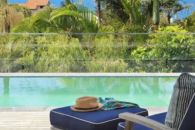 Image de Azzurro by Salty Stays - Séjour en bord de mer privé et pratique à Sunshine