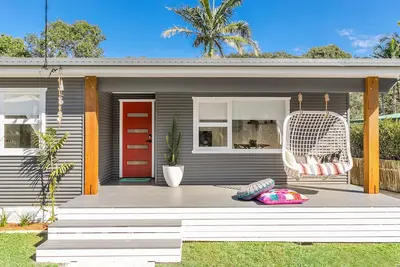 Image de Abasea est une magnifique maison d'origine de Byron Bay datant des années 1950, magnifiquement modernisée.