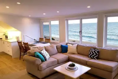 Image de Appartement en bord de mer avec vue à 180 ° sur la plage de Narrabeen (A11)