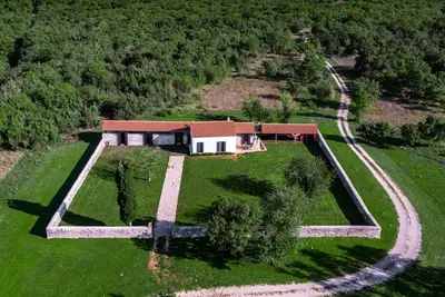 Image de Maison Istrienne Avec 2000 M2 Jardin