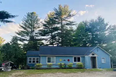 Image de Rennie Lake House, Traverse City - 15 minutes du centre-ville - 9-10 personnes