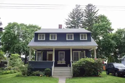 Image de À pied de la maison historique de 4 chambres du centre-ville mystique