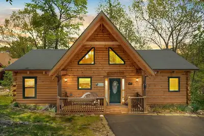 Image de Amazing Wood Log Cabin Pvt bain à remous dans les bois Wifi Fireplace Camp Budd près de Big Cedar