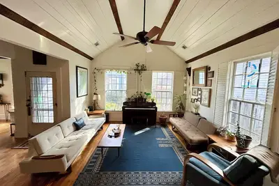 Image de Maison historique de rénovation et de transport de Cabbagetown