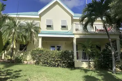 Image de Calypso Bay Resorts 'Villa J': profitez de la brise des CaraĂŻbes et de la vie insulaire