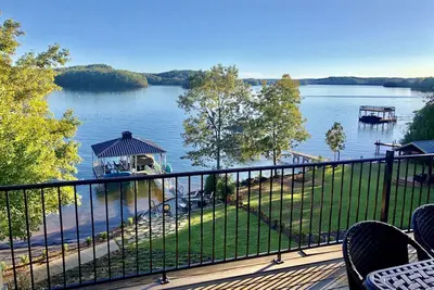 Image de Une maison parfaite pour les quatre saisons! Vacances, hiver, printemps, été et automne! !