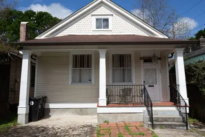 Image de Historic Riverbend Cottage: quartier très praticable, à deux rues du tramway!