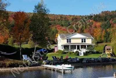 Image de Sensationnel! ! ! Must Read \"Commentaires\" sur ce 4-5 Br. 2 Ba. w / Home Game Rm Lake Front