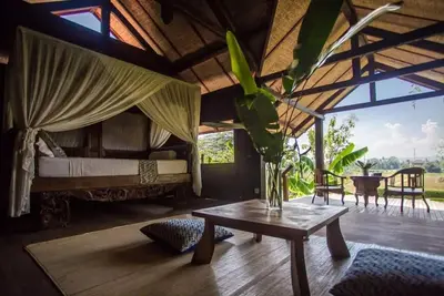 Image de Bungalow en bois de 3 chambres Ă Jogjakarta