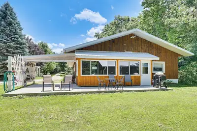 Image de Rural La Crescent Home w \/ Vues sur le blues du Minnesota
