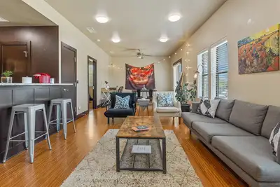 Image de Fort Worth Quiet Loft - Marchez jusqu'Ă l'avenue Magnolia!