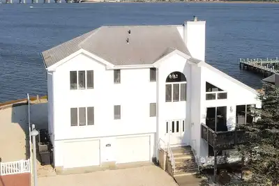 Image de Bay Front Accueil - Regarder le lever du soleil sur Lbi. Pier Boat / Swim / Sup / Kayak / Crab
