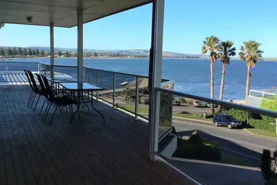 Image de Encounter the View - une vue imprenable sur la baie