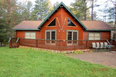 Image de Connectez-vous à la maison de cabine avec vue Mt Ascutney et table de billard