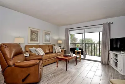Image de Très bien situé à seulement 2 pâtés de maisons de la plage! Marchez vers les magasins, restaurants et divertissements. Vista Hermosa