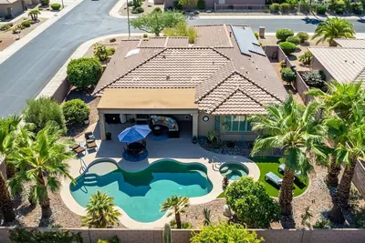 Image de Oasis \"Stay n Play\" in Surprise \/ Piscine \/ Spa \/ Voiturette de golf \/ Resort Adult Community Living