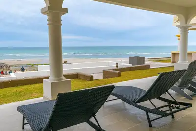 Image de Superbe villa de 3 chambres sur la plage de sable à Las Palmas Beachfront Resort V-16