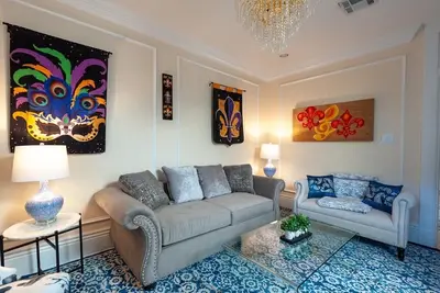 Image de Luxueux mis à jour récemment rénové Uptown 1br Apt