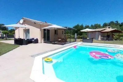 Image de Proche Soulac/mer. Maison 3 ch, 6 couchages, piscine chauffée, 2500m de terrain.