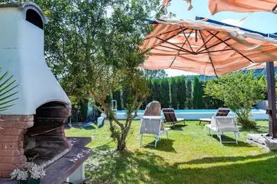 Image de Villa Mirta: piscine et jardin à 3 km de la mer nature, Wi-Fi, piscine barbecue