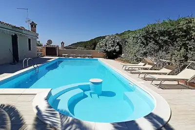 Image de Piscine privée Villa panoramique avec vue sur la mer à l'intérieur du complexe de golf