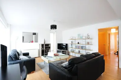 Image de The House Race - Parking sécurisé, Netflix et Wi-Fi