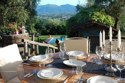 Image de Villa toscane très bien cotée avec piscine privée et jardin, vue imprenable, près de Lucca
