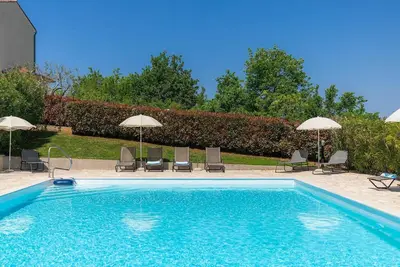 Image de Agréable appartement dans une maison de vacances avec Wifi, climatisation, piscine, Tv, terrasse