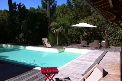 Image de Cap Ferret-le Canon- Belle maison contemporaine en bois avec piscine chauffée