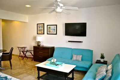 Image de Beautiful Penthouse Pool Paradise Walk to Beach / Shopping
