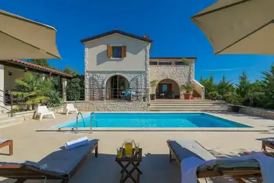 Image de Belle maison de vacances privée avec climatisation, piscine privée, Wifi, Tv, terrasse, parking