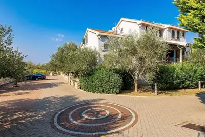 Image de Joli appartement pour 4 personnes avec Wifi, piscine, climatisation, Tv et patio