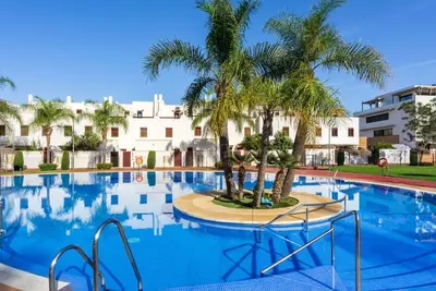 Image de Belle maison de vacances avec piscine, Wifi, climatisation, Tv, terrasse, vue panoramique et parking