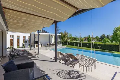 Image de Belle maison de vacances privée avec climatisation, piscine privée, Wifi, Tv, terrasse, parking