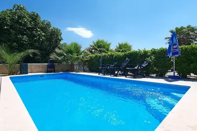 Image de Joli appartement pour 6 personnes avec Wifi, climatisation, piscine, Tv, terrasse et parking