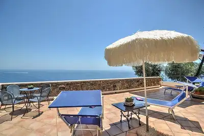 Image de Villino Blu: Une splendide maison indépendante de deux étages face au soleil et à la mer.
