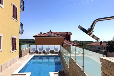 Appartement 3 dans la villa Savudrija, avec jardin, piscine, barbecue, parking