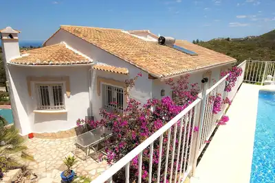 Image de Maison de vacances privée avec piscine privée, climatisation, Wifi, Tv, patio, vue panoramique