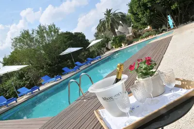 Image de Trulli magnifiquement restauré avec grande piscine privée de 15 m et grand jardin