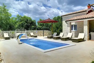 Image de Maison de vacances privée avec bain à remous, piscine privée, Wifi, climatisation, Tv, terrasse
